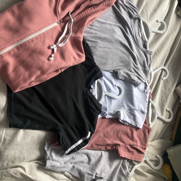 BUNDLE OF 6 TOPS - Picture 3 of 3